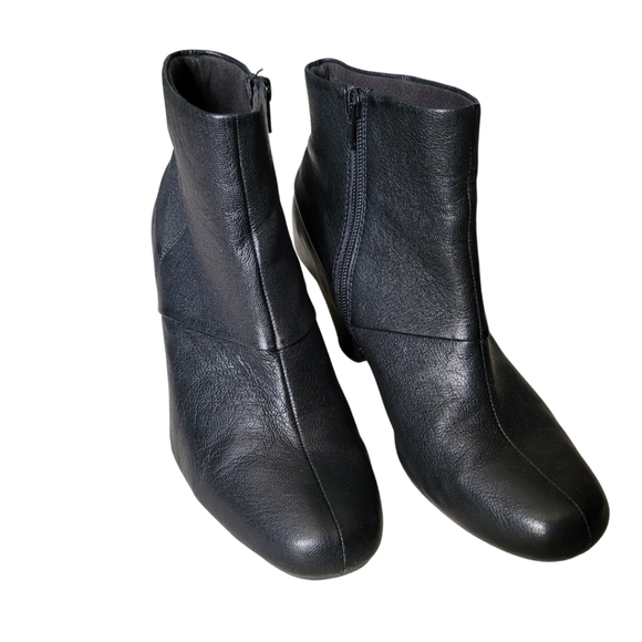 CLARKS Women's Ankle Heel Leather Boots Size 10 Black - Picture 2 of 9